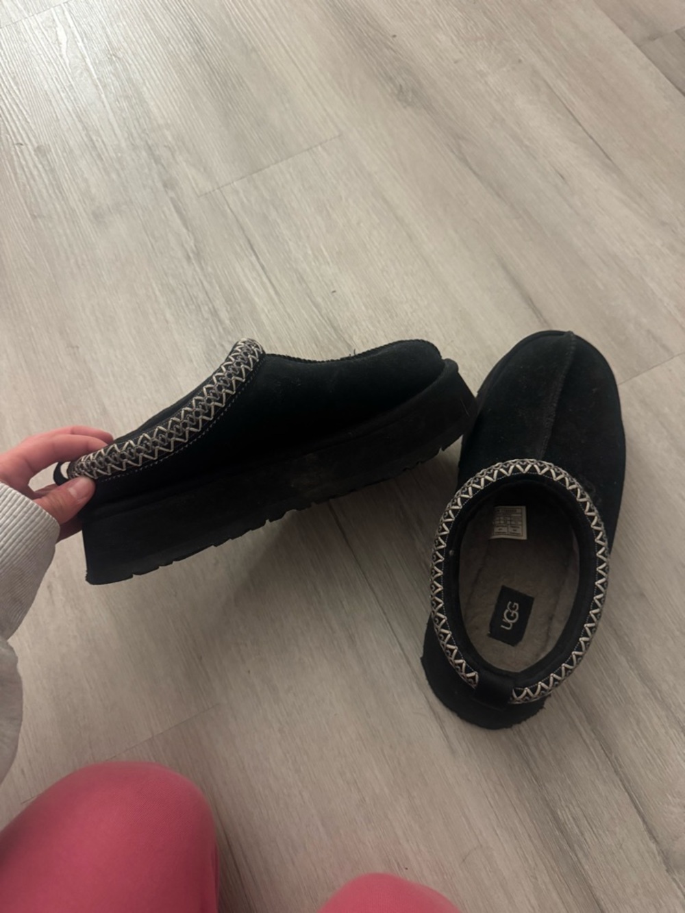 🌊UGG Women's Black Platform Slippers